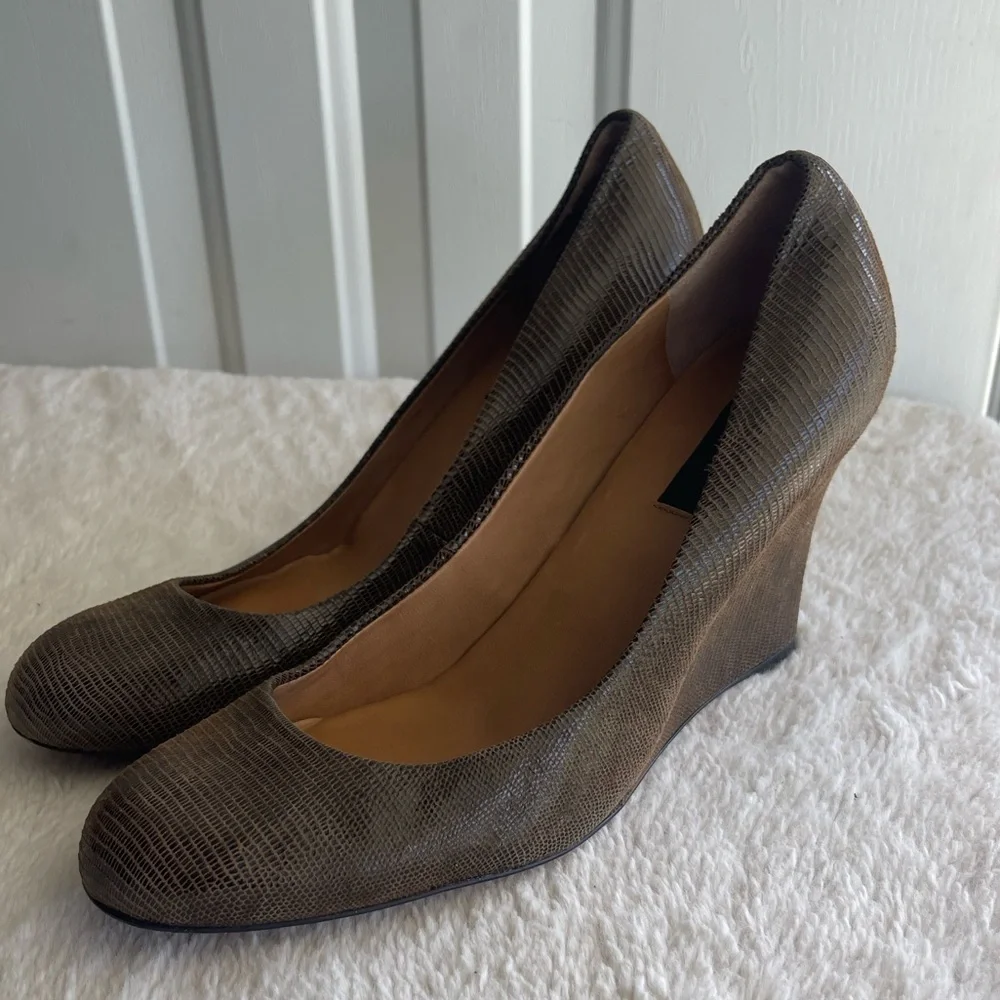 Ann Taylor reptile texture leather round toe wedge